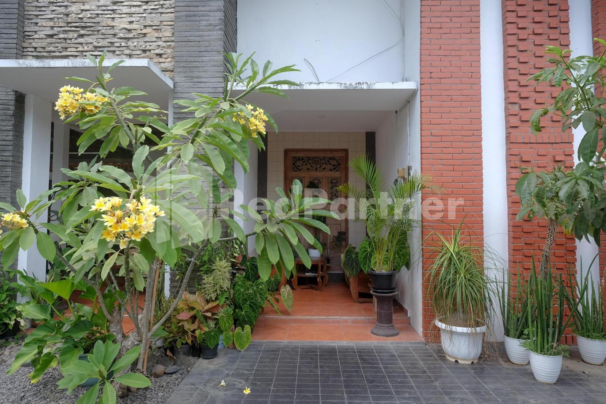 Ndliman House Near Ugm Jogja Mitra Reddoorz Hotel Kejayan Exterior foto